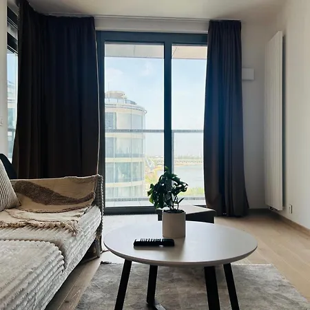 Citylightseuroveatower * Братислава