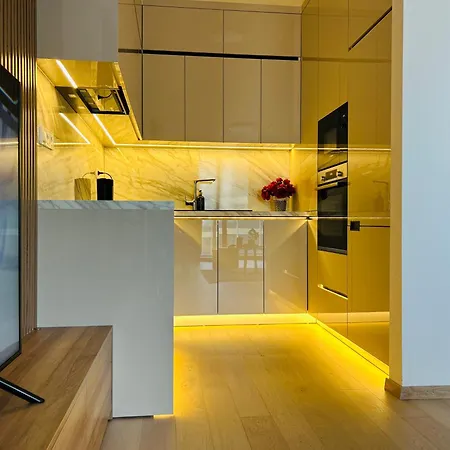 Citylightseuroveatower Апартаменты